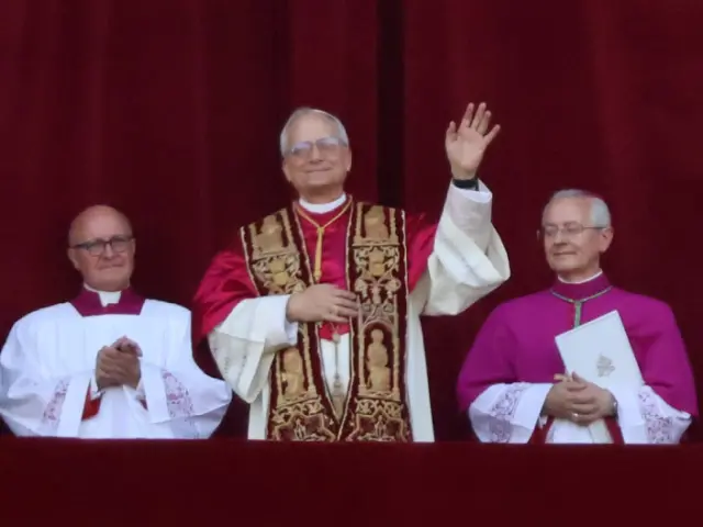 Pirmasis popie\u017eiaus Leono XIV pasirodymas \u0161v. Petro bazilikos lod\u017e\u0117je